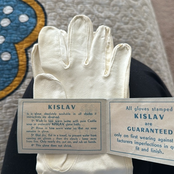A VINTAGE FIND! Women’s kidskin gloves - Picture 5 of 6